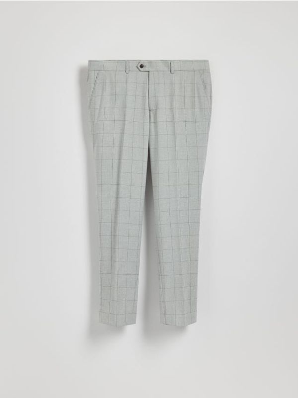 Reserved Reserved - Slim hlače izglačane na crtu - svijetlo siva