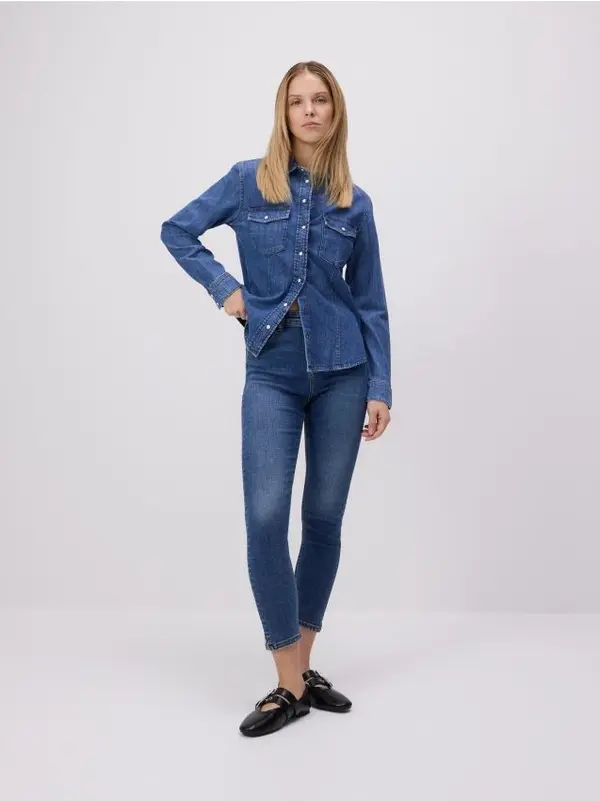 Reserved Reserved - Slim push up traperice - mornarsko plava