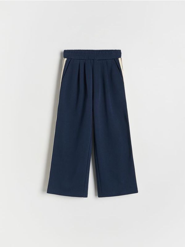 Reserved Reserved - Sportske hlače s bočnim prugama - mornarsko plava