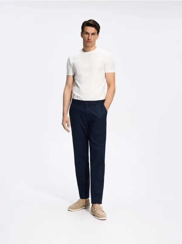 Reserved Reserved - Strukturirana majica slim fit - krem