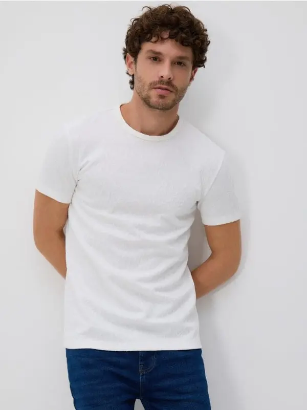 Reserved Reserved - Strukturirana majica slim fit - krem