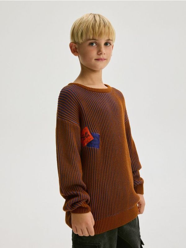 Reserved Reserved - Strukturirani džemper - zlatnosmeđe