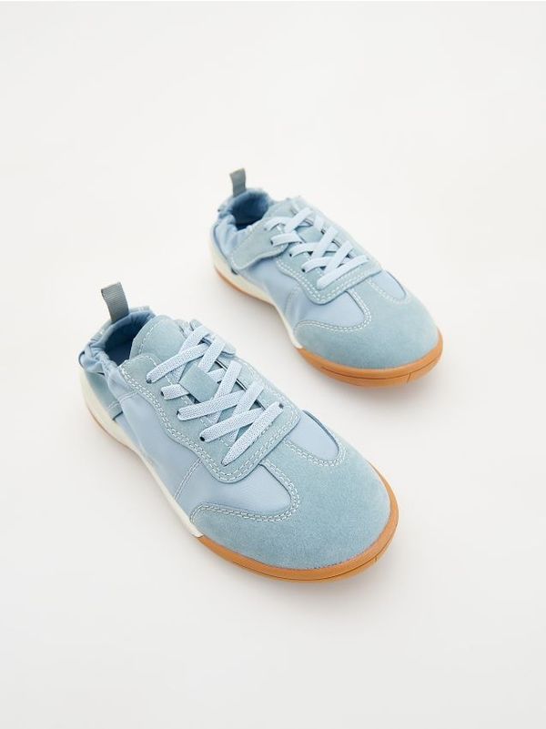 Reserved Reserved - Tenisice od kombiniranih materijala - bljedoplavo