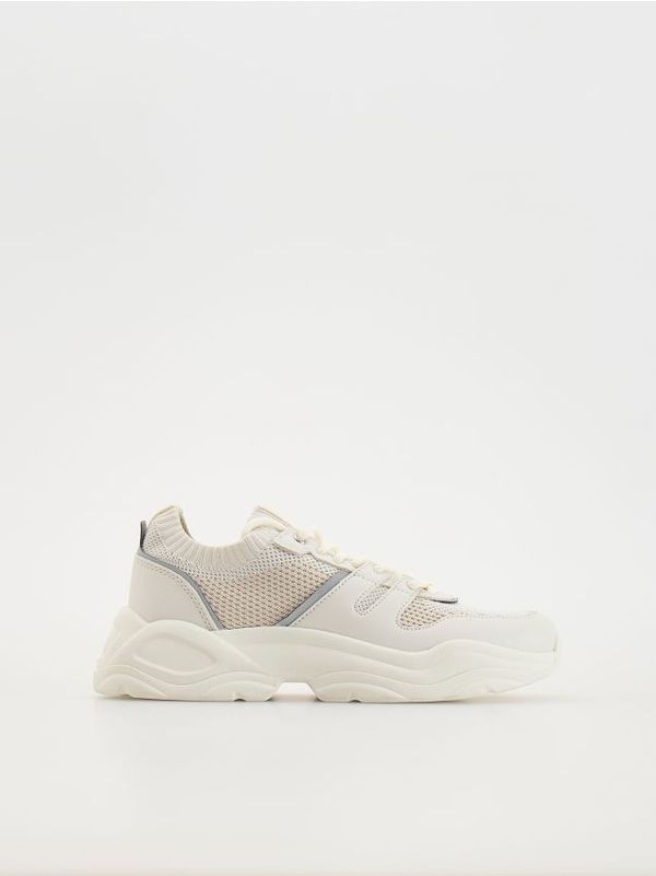 Reserved Reserved - Tenisice s debelim potplatima - bijela