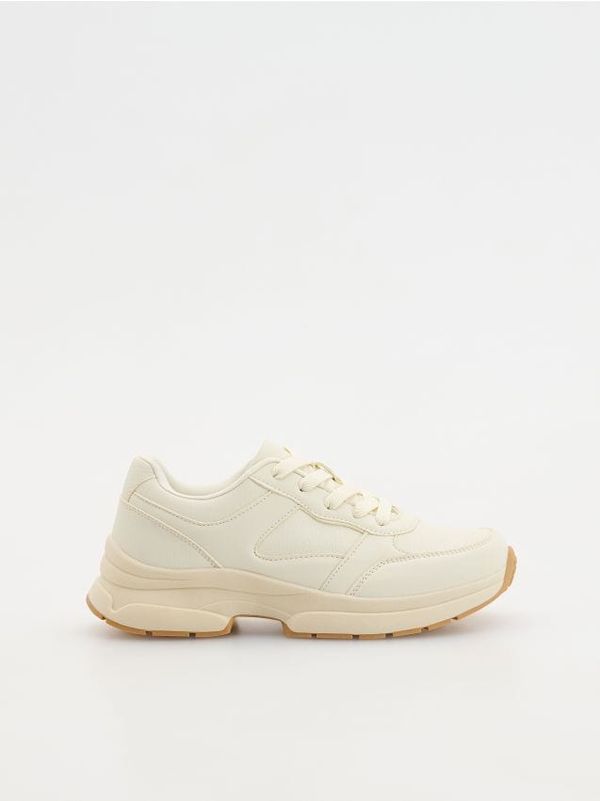 Reserved Reserved - Tenisice s debelim potplatima - bijela