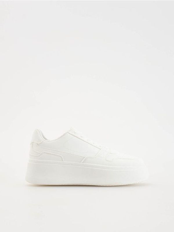 Reserved Reserved - Tenisice s punim potplatom - bijela