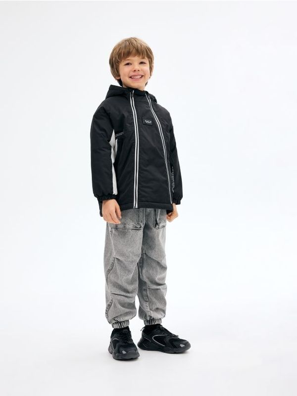 Reserved Reserved - Termoizolirana jakna s kapuljačom - crno