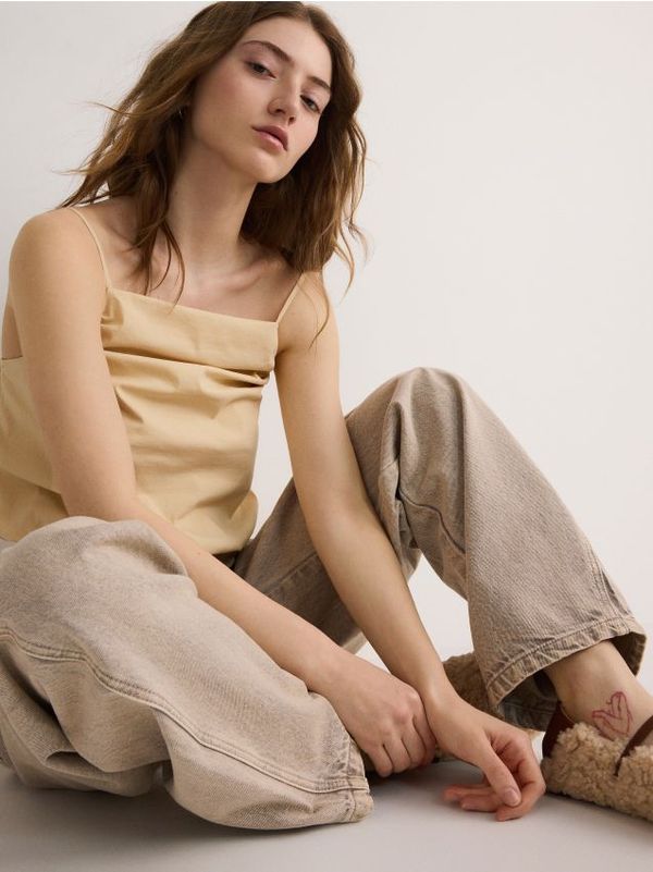 Reserved Reserved - Top s naramenicama s visokim udjelom pamuka - svjetložuto