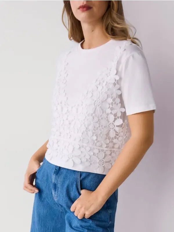 Reserved Reserved - T‑shirt s kukičanom aplikacijom - bijela