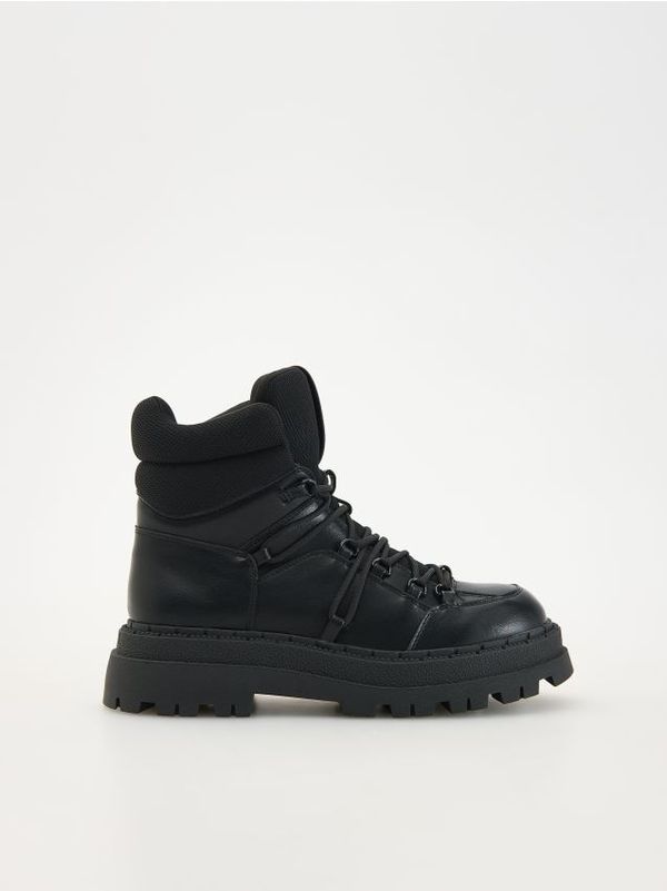 Reserved Reserved - Visoke gležnjače na vezanje - crno