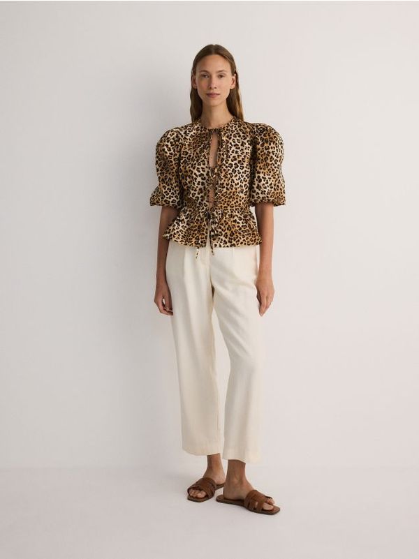 Reserved Reserved - Ženske hlače & remen - krem