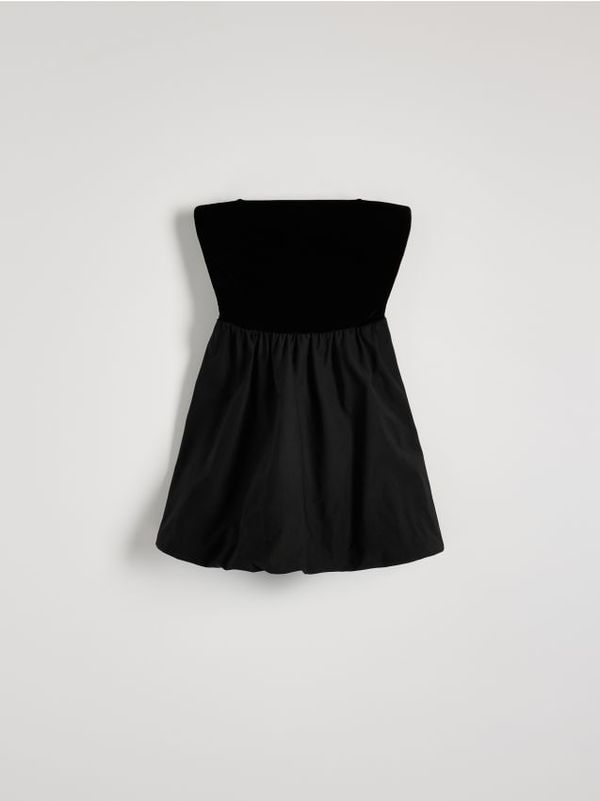 Reserved Reserved - Zvonasta mini haljina - crno