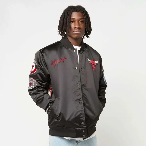 Mitchell & Ness Black Out Satin Jacket Chicago Bulls