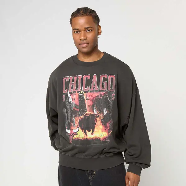 new era NBA Washed Graphic Oversized Crew Chicago Bulls