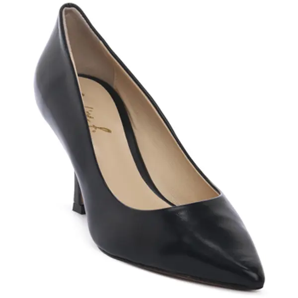 Angelina Folies Angelina Folies  Salonke ABISS FOCUS  Angelina Folies