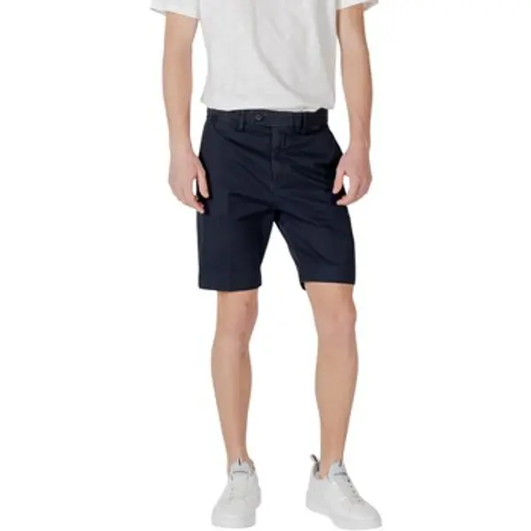 Antony Morato Antony Morato  Bermude i kratke hlače MARK SLIM FIT WITH LOGOED RUBBER FLAG MMSH00202-FA800197  Antony Morato