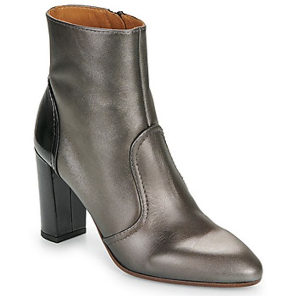 Chie Mihara Chie Mihara  Gležnjače EIZA  Chie Mihara