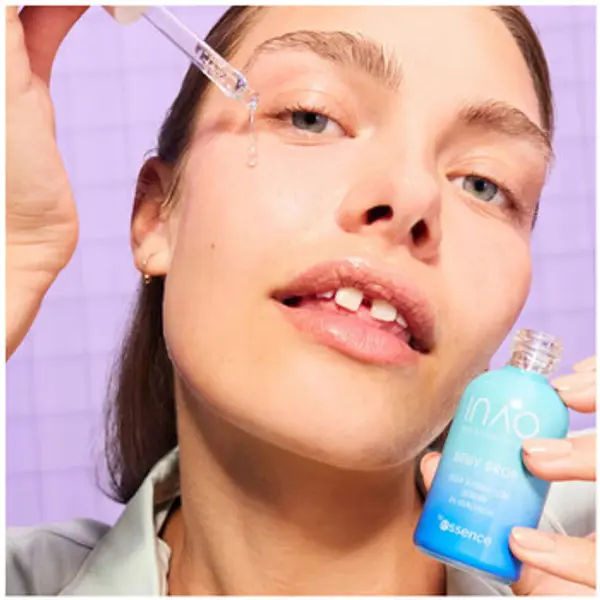 Essence Essence  Hidratantni i hranjivi proizvodi Intense Hydration Serum Dewy Drop Inao  Essence