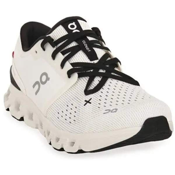 On On  Running/Trail Cloud X 4  On