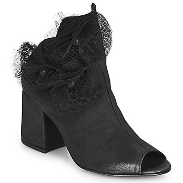 Papucei Papucei  Salonke MOMA  Papucei